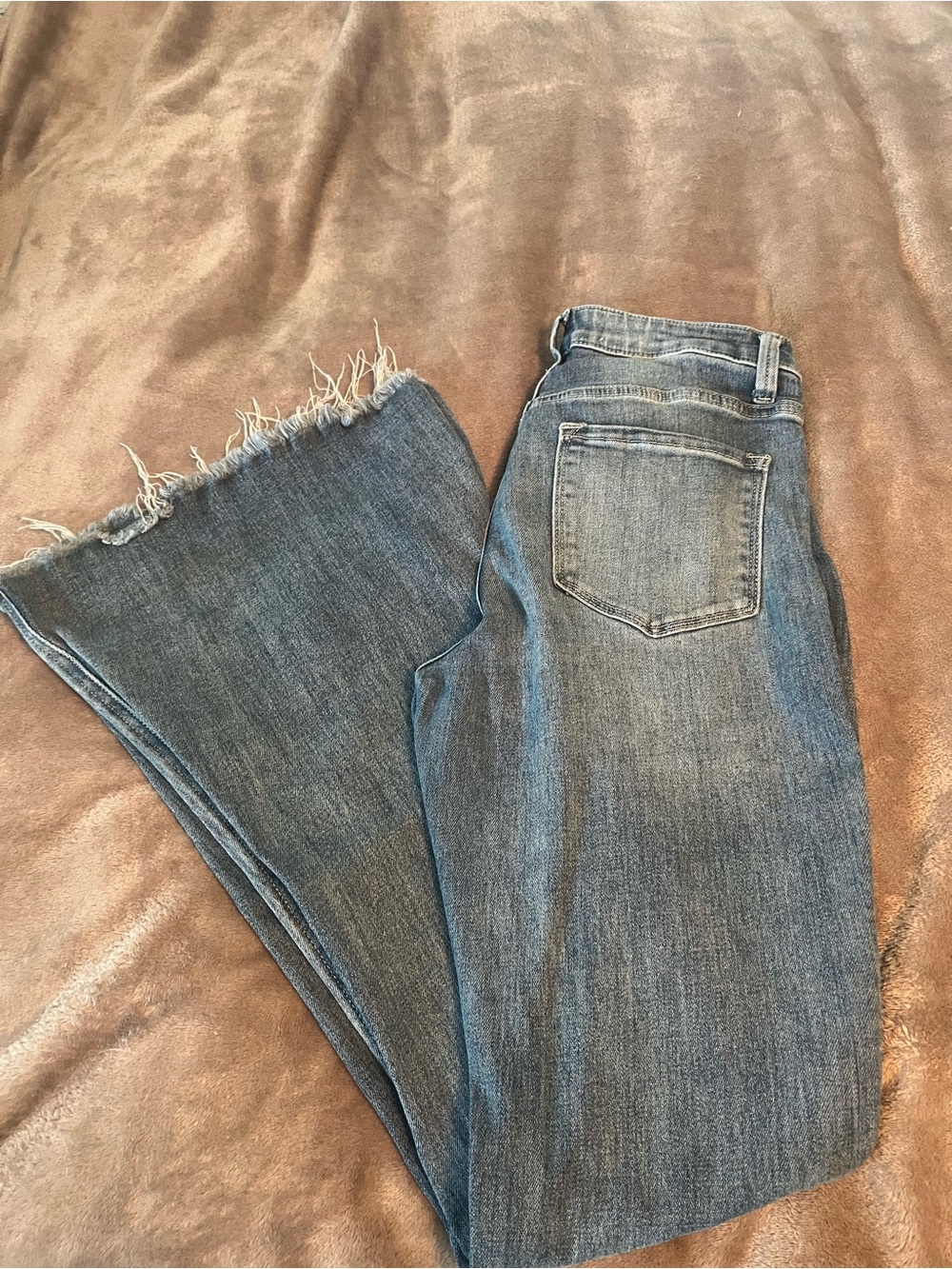 Frayed-Hem Medium Wash Wide-Leg Jeans